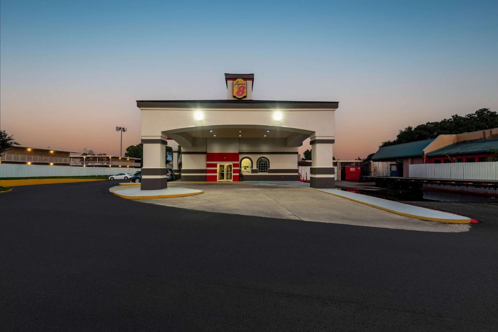 Super 8 By Wyndham Baton Rouge/I-10 Motel Inniswold Kültér fotó